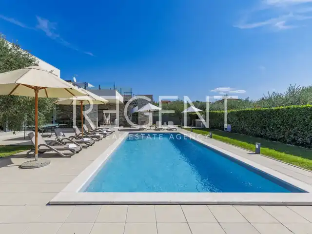 Istrie, Novigrad - Atraktivní vila s bazénem 250 m2
