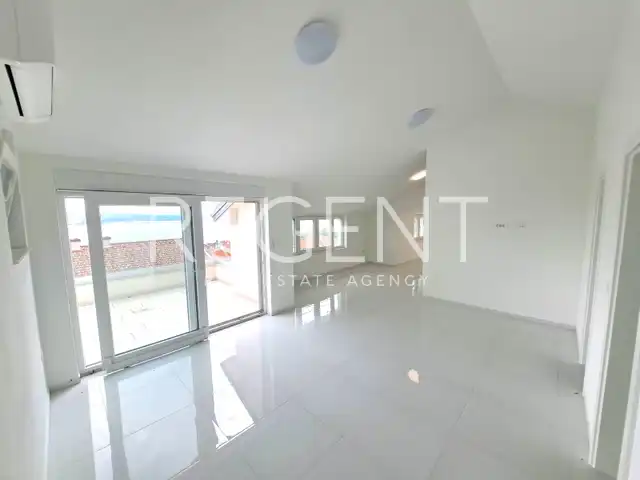 Crikvenica - Štvorizbový byt s dvoma terasami 110 m2, novostavba