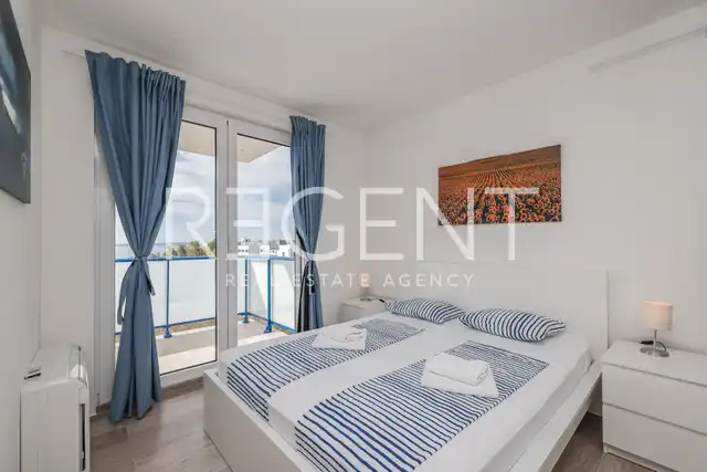 Privlaka - Reihenhaus mit Pool und Dachterrasse
