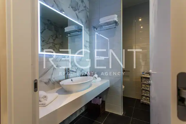 Vila 232 m², Kaštel Stari — 4SS, grijani bazen, pogled na more