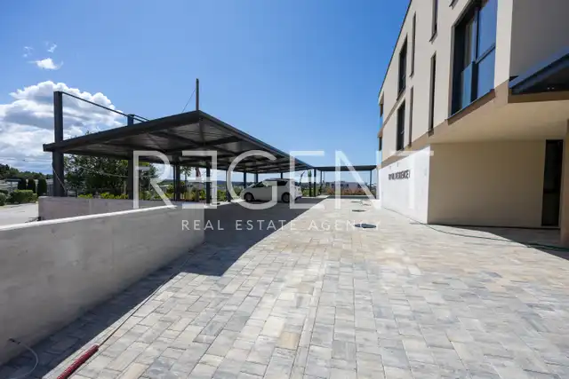 Istrien, Novigrad - Vierzimmerwohnung in einem luxuriösen Wohnkomplex 136 m2