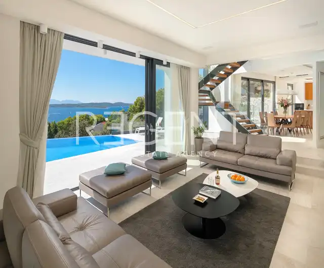 Hvar – Moderná vila s výhľadom na more 195 m2