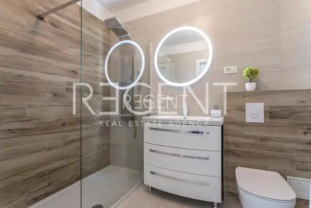 Split, Žnjan - Luksuzan dvosoban penthouse 70 m2 sa terasom