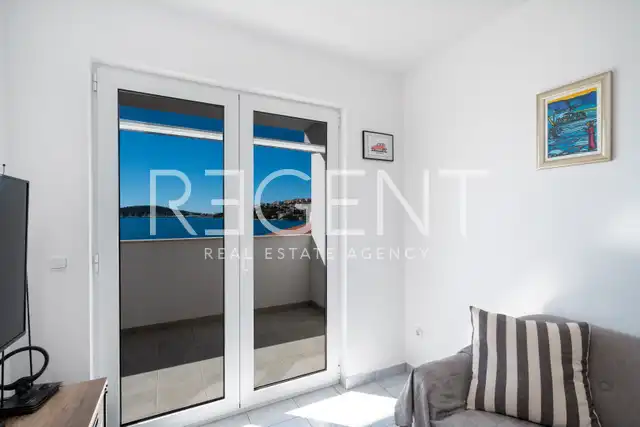 Šibenik, Rogoznica - Dům se šesti apartmány