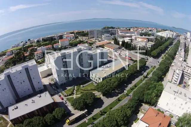 Split - Poslovni prostor na frekventnoj lokaciji 64 m2 DUGOROČAN NAJAM
