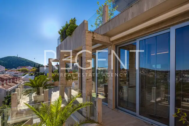 Dubrovnik, Lapad – penthouse 268 m², krovna terasa, bazen, garaža