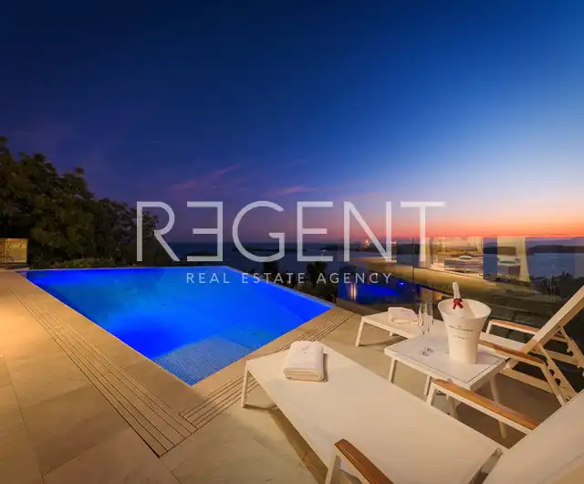 Hvar – Moderná vila s výhľadom na more 195 m2