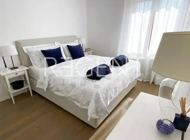 Milna, Brač - Ekskluzivna družinska vila v prvi vrsti do morja