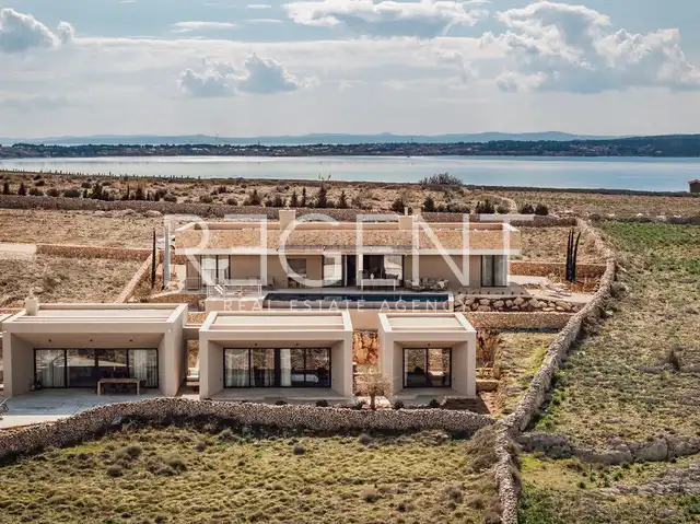 Pag, Povljana - Luxusná vila so súkromným vyhrievaným bazénom