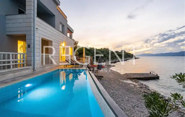 Pelješac - vila ob moru