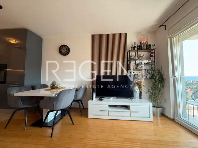 Split, Kila — Dvosobno stanovanje 66 m², balkon, garaža, novejša stavba