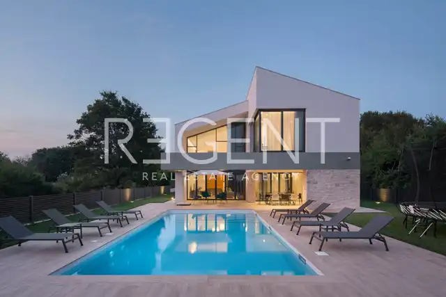 Istrie, Ližnjan - luxusní vila s privátním bazénem 400m2