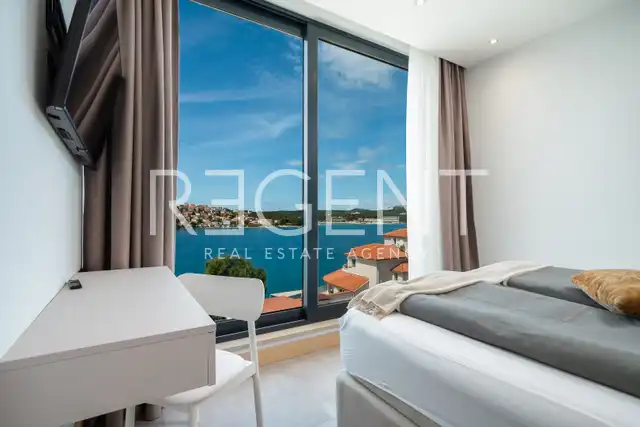 Šibenik, Rogoznica - Luksuzna vila s panoramskim pogledom na morje, ogrevanim bazenom in jacuzzijem