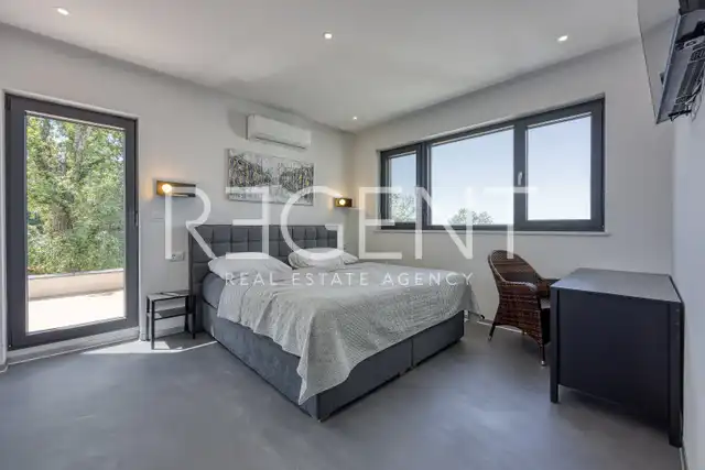 Istria, Buje - villa 255 m², piscina, sauna, giardino, parcheggio