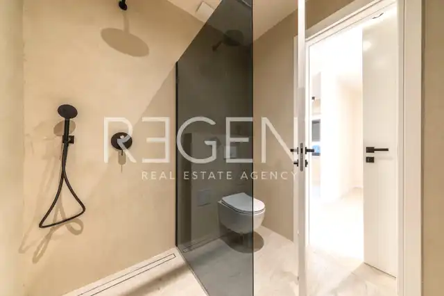 Trogir - Nova moderna vila od 300m2 s bazenom i jacuzzijem