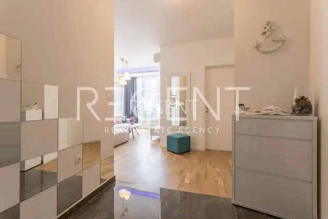 Split, Žnjan - Luksuzan dvosoban penthouse 70 m2 sa terasom