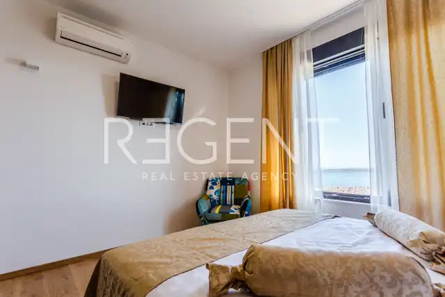 Vila 232 m², Kaštel Stari — 4SS, grijani bazen, pogled na more