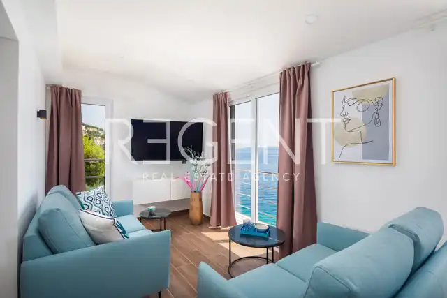 Omiš, Stanići – vila prvi red ob morja z velikim potencialom