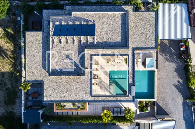 Krk, Linardići - Villa di lusso con vista mare, piscina a sfioro e sauna 350m2