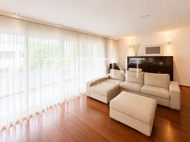 Záhreb, Medveščak – byt 150 m² na prenájom, 4 spálne, loggia, garáž