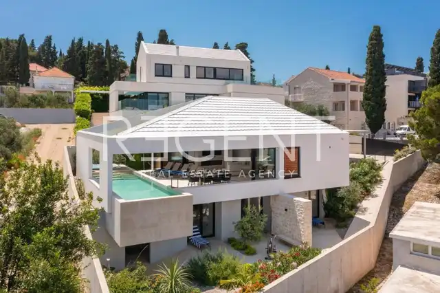 Brač - Moderna vila z bazenom, jacuzzijem in savno