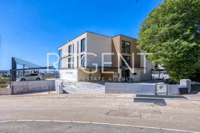 Istrien, Novigrad - Vierzimmerwohnung in einem luxuriösen Wohnkomplex 136 m2