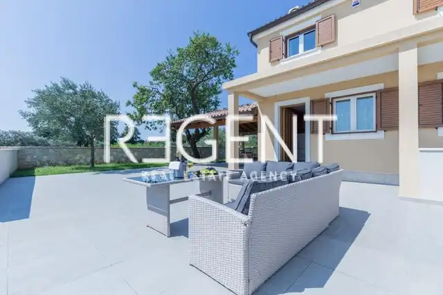 Istrien, Fažana - Villa mit Pool 180 m2