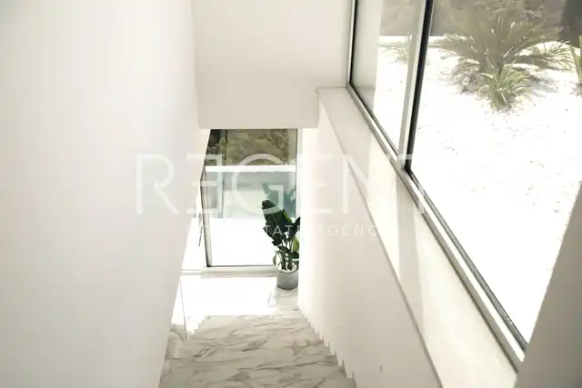 Korčula, Žrnovo - Luksuzna družinska vila s čudovitim pogledom 360 m2