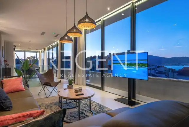 Trogir, Čiovo – Penthouse, 227 m² s 360° terasom i wellnessom