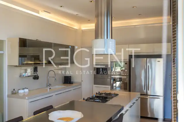Dubrovnik, Lapad – penthouse 268 m², krovna terasa, bazen, garaža