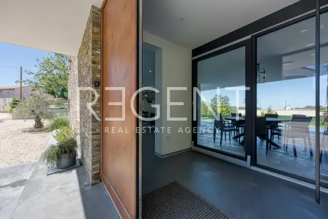 Istria, Buje - villa 255 m², piscina, sauna, giardino, parcheggio