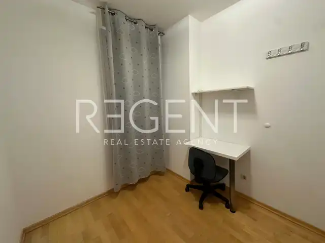 Split, Žnjan - Appartement de quatre pièces avec loggia