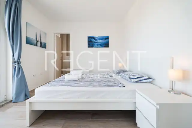 Privlaka - Reihenhaus mit Pool und Dachterrasse
