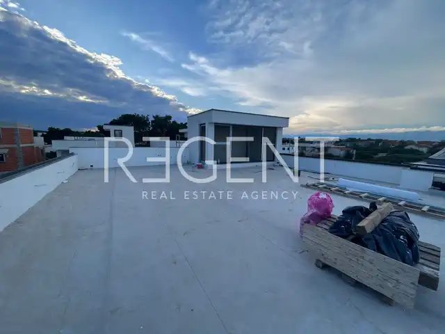 Zadar, Vir – Apartman sa krovnom terasom u centru Vira, 100 m od mora, 153 m2