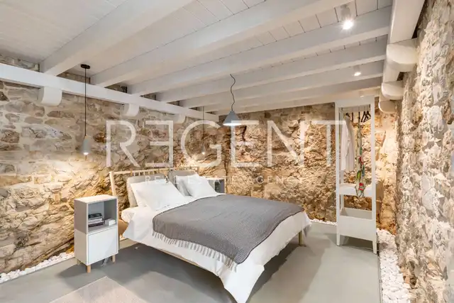 Brač, Pučišća - Nádherná kamenná vila 120 m2