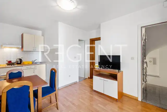 Makarska, Centrum - Apartmánový dom v blízkosti centra s hrubou plochou 186 m2