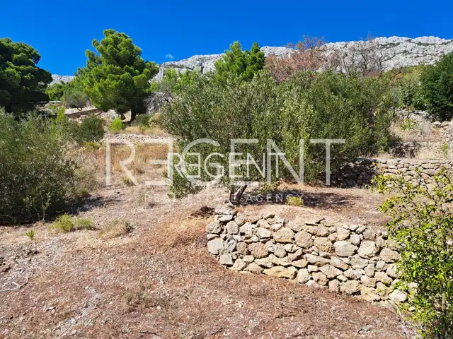 Omiš, Marušići - Exkluzívny pozemok v prvom rade pri mori, 4100m2