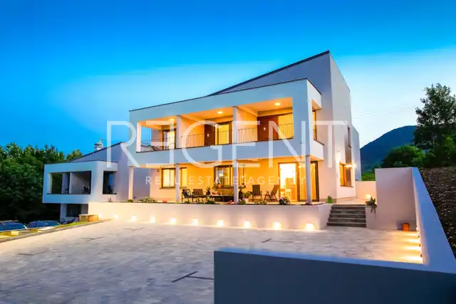 Plitvice, Selište Drežničko - Uhodani hotel na Plitvicama *Prilika za investiciju*