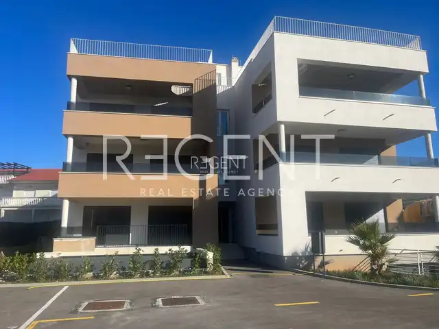 Zadar, Sukošan - Luxusní čtyřpokojový byt s bazénem 160 m2 novostavba
