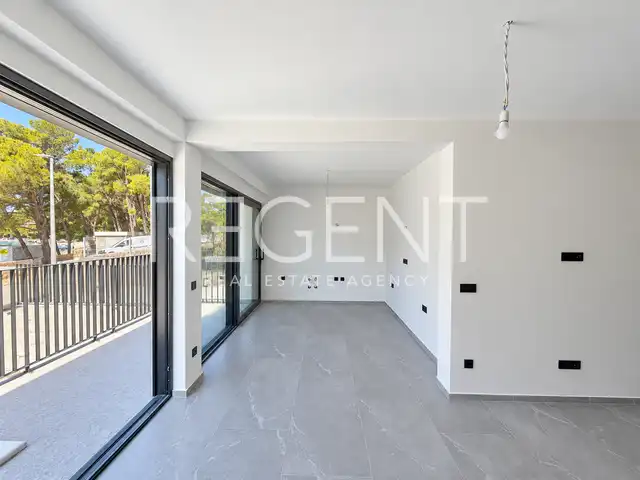Pakoštane, Drage – Villa 368 m² mit Pool, in erster Reihe zum Meer