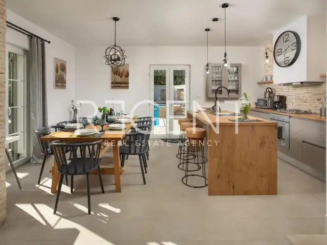 Crikvenica, Drivenik - Luxusná vila s bazénom