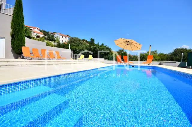 Brač, Sutivan - Budynek mieszkalny idealny jako inwestycja.