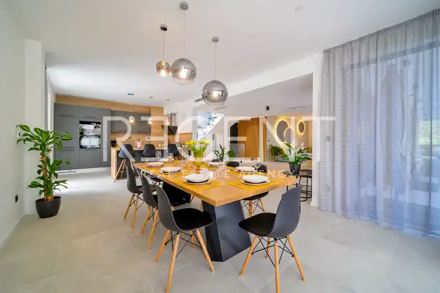 Marina Hills Resort — 3 vily s bazénom, 12 izieb a výhľad na more