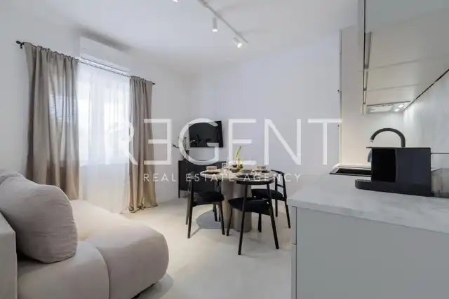 Split, Kila – stan 51 m² z vrtom, bazenom in s parkiriščem