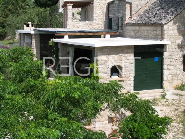 Brač, Murvica - Maison en pierre avec quatre appartements