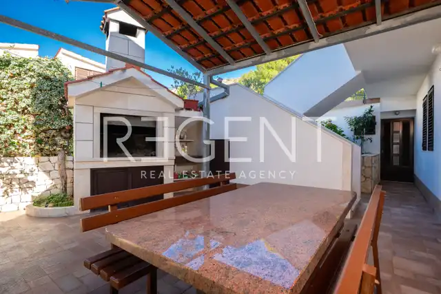 Šibenik, Rogoznica - Dům se šesti apartmány