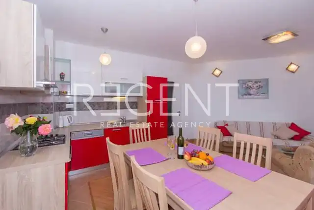 Split, Žnjan - Appartement de trois pièces avec loggia