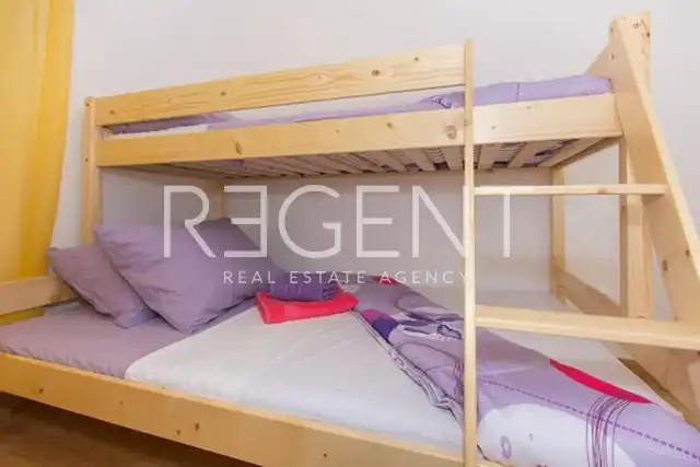 Split, Žnjan - Appartement de trois pièces avec loggia