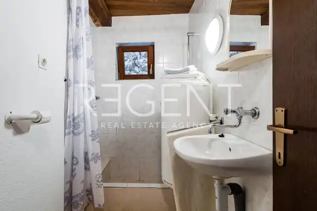 Brač, Murvica - Maison en pierre avec quatre appartements