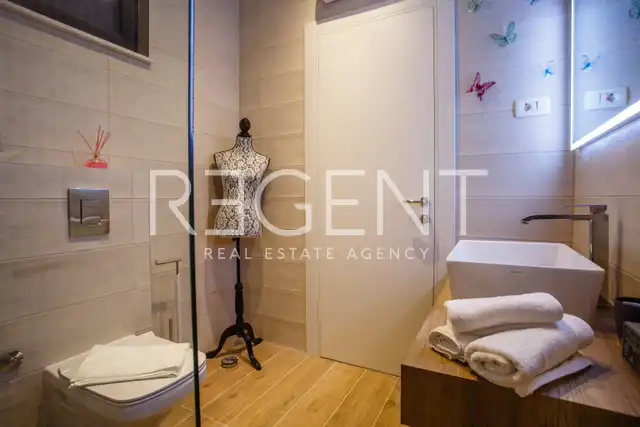 Vila 232 m², Kaštel Stari — 4SS, grijani bazen, pogled na more